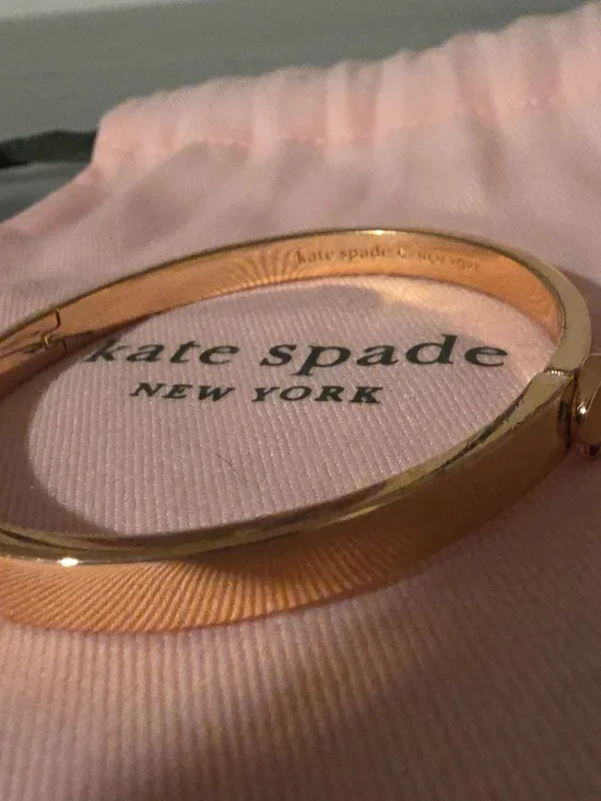 KATE SPADE NEW YORK NWOT Everyday Spade Bangle With Dust Bag - Picture 5 of 8